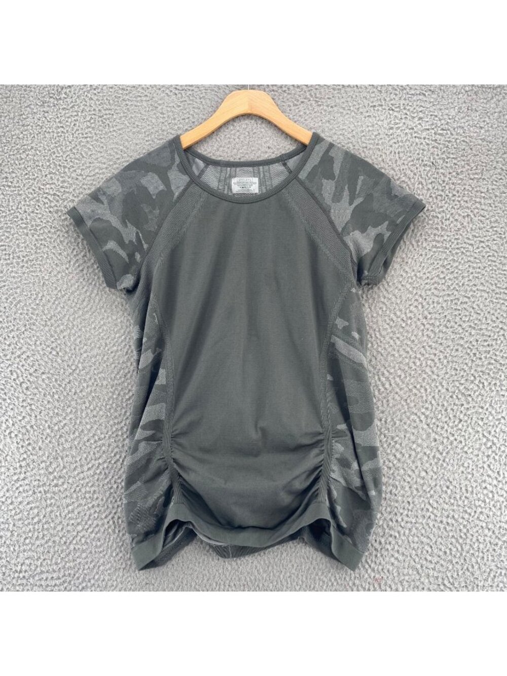 Athleta Top Womens Large Fastest Track Green Camo Short Raglan Sleeves Stretch